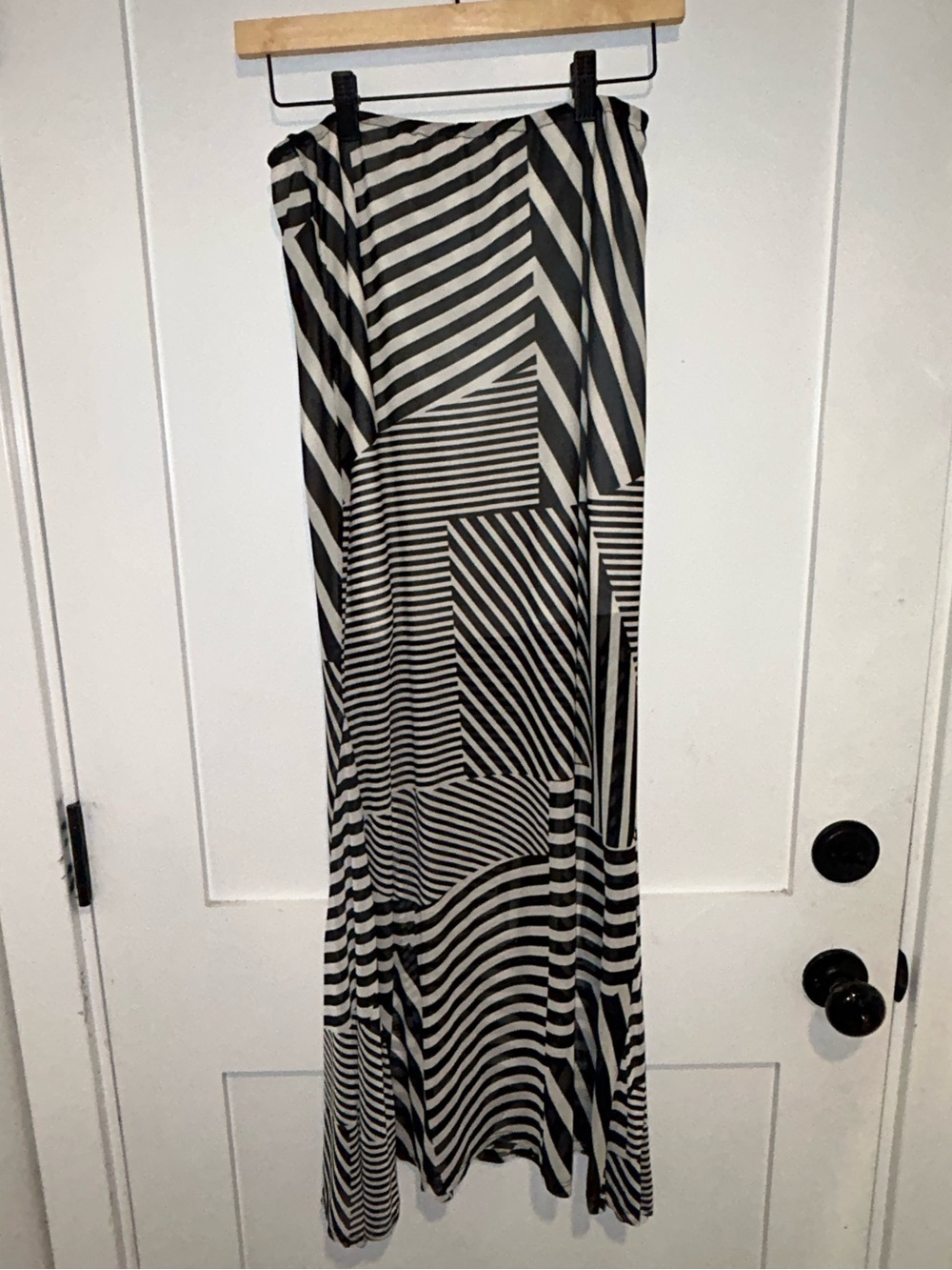 Rich & Famous black and white geometric pattern maxi skirt. Size M